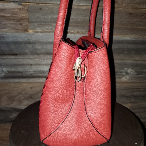 🤩Red Purse🤩 - Picture 4 of 8